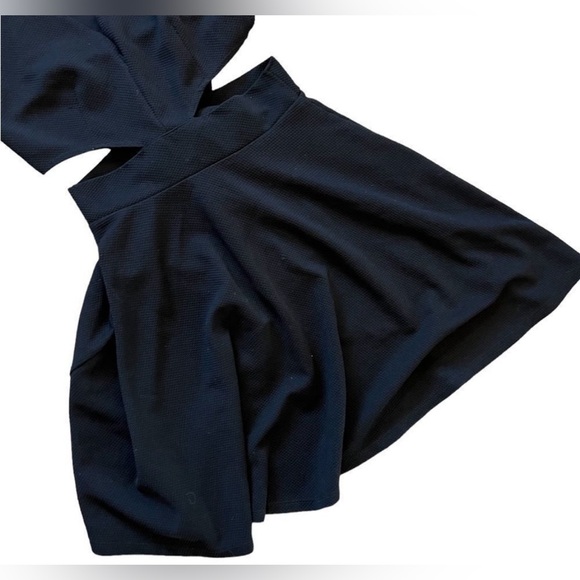 SNAP Black Low Cut Mini Dress - Size M - Picture 3 of 10